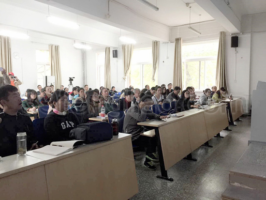 程永明教授讲解“中医无痛蜂疗”