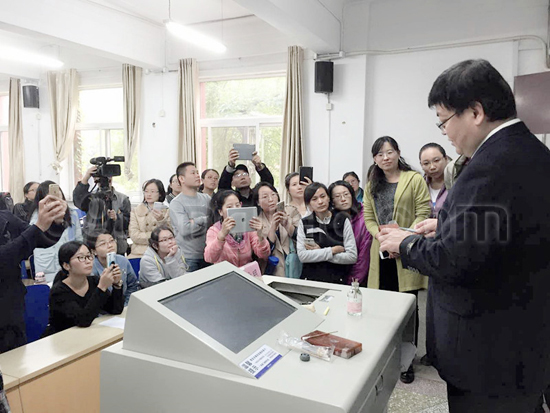 程永明教授讲解“中医无痛蜂疗”