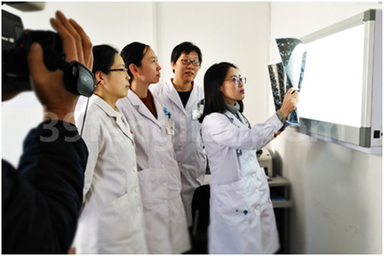 2016年“众媒体看蜂疗”走进石家庄第一医院