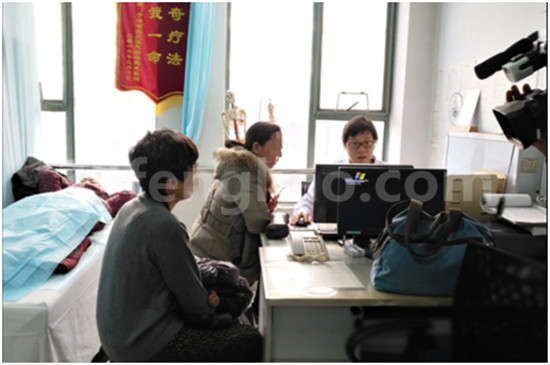 2016年“众媒体看蜂疗”走进石家庄第一医院