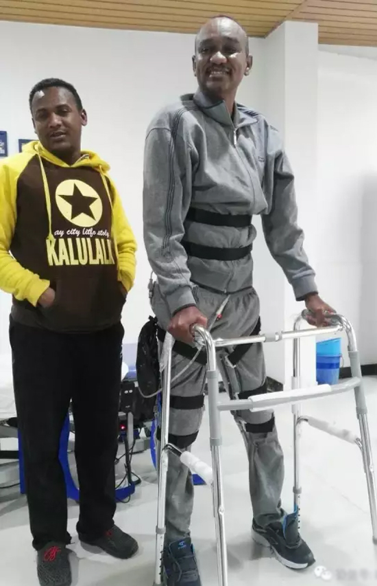 RLife国际医疗中心成功让苏丹高度截瘫患者站立