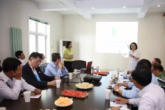 张琼博士将Relife国际医疗中心的配套设施进行了详细介绍。并表示要把中医传统疗法,放到整体发展的重点位置,有39蜂疗网的鼎力支持,超前规划,精心打造,让国内外的疾患受益中医蜂疗,享受到优质的国际医疗服务。