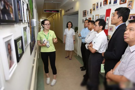 张琼博士将Relife国际医疗中心的配套设施进行了详细介绍。并表示要把中医传统疗法,放到整体发展的重点位置,有39蜂疗网的鼎力支持,超前规划,精心打造,让国内外的疾患受益中医蜂疗,享受到优质的国际医疗服务。