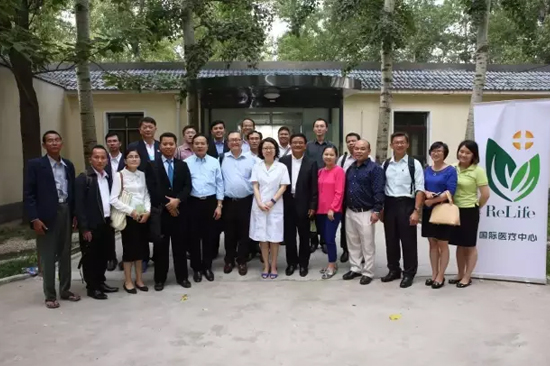 39蜂疗网记者认为此次东盟之访意义深远,既促进了东南亚各国与中国的交流,又增进了彼此文化上的了解,是中医走出去的一大推动力。