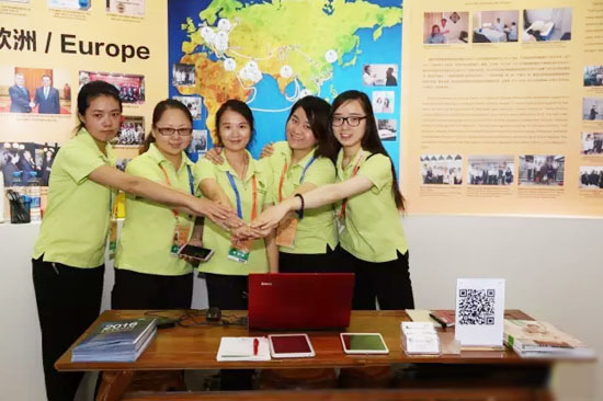 在这次展会上,ReLife全体员工通力合作,积极配合,设计的主题板块简洁醒目,吸引了众人的目光