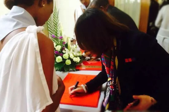 39蜂疗网记者报道,ReLife国际医疗中心张琼博士受邀参加卢旺达驻华使馆活动