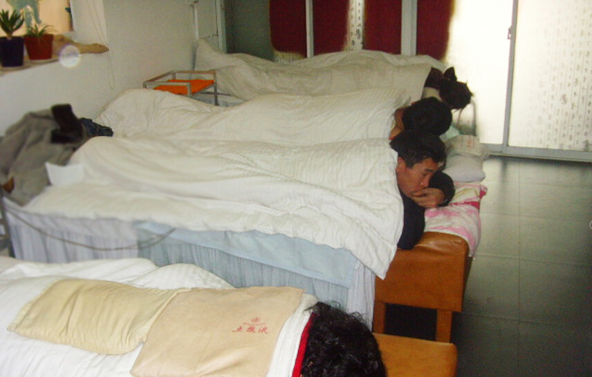 颈腰腿疼痛患者蜂疗最后程序中,蜂药外敷