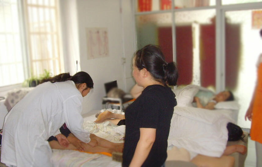 患者正在蜂疗中3