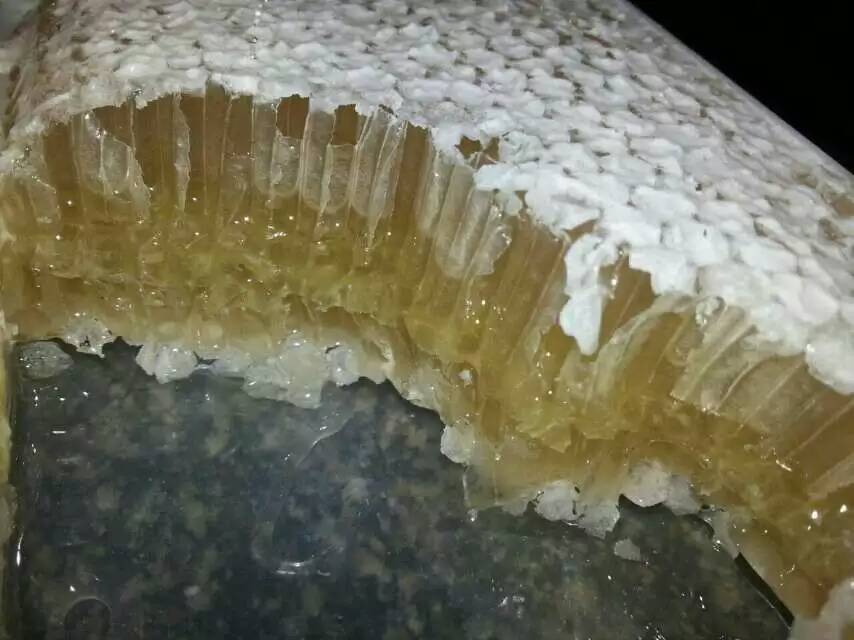 晶莹剔透的巢蜜