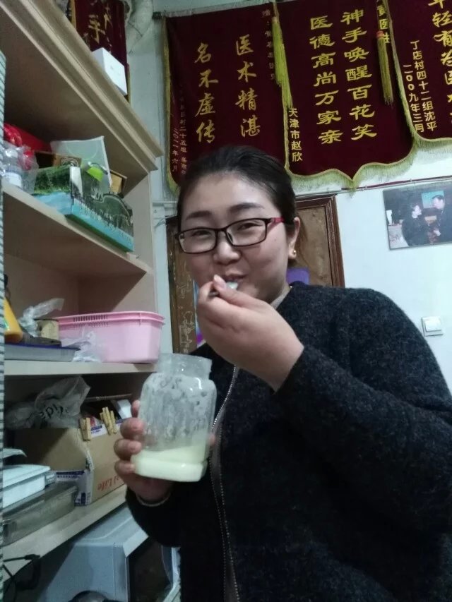 爱徒，淮安厉容容。聪慧能干，活泼可爱。