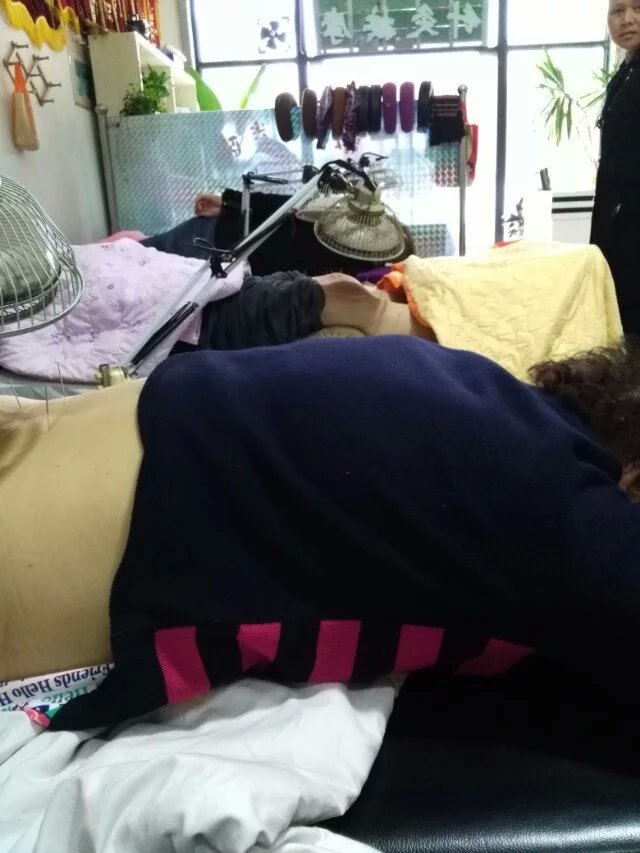 黄氏中医蜂疗门诊，每天都接待大量的客人。