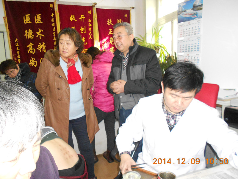 陈瑜医的儿子生孙红兵医生辽宁中医医学院毕业，现在负责蜂厂主要工作。