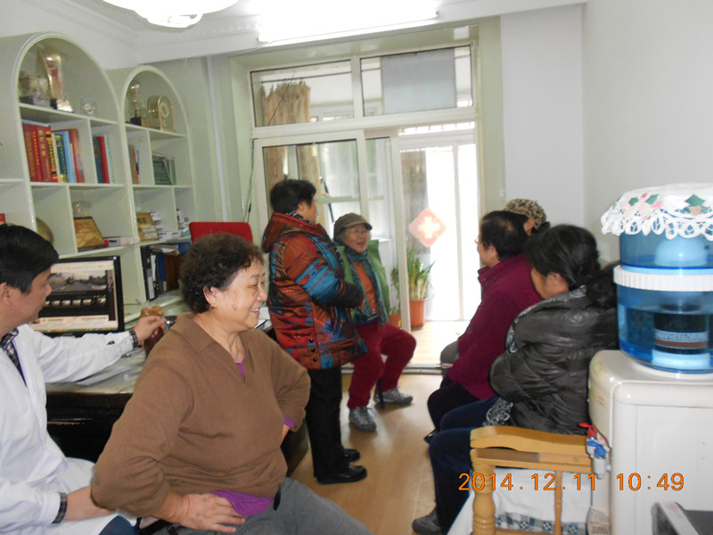 孙红兵医生为患者治疗。