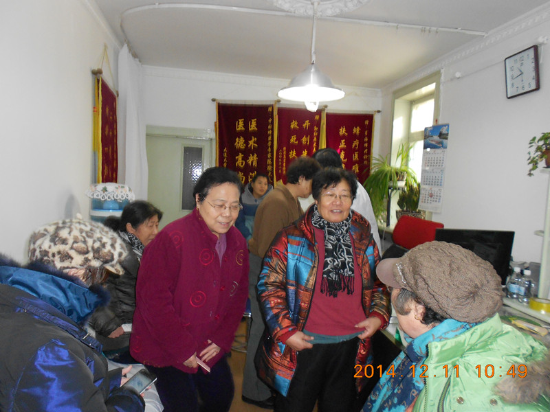 患者带着满意的笑容离开诊所。