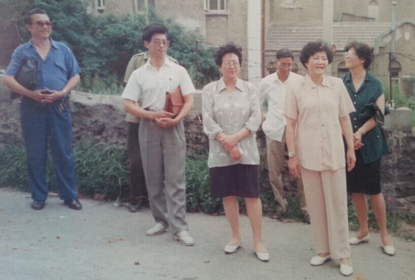 开业时蜂疗诊所陈瑜向各位领导及朋友致谢