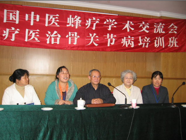 与王孟林教授等参加学术会的同行合影