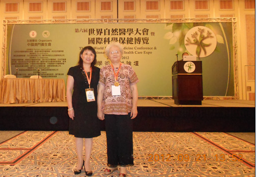 来自北京的人體超能力调理法鮑玉珍与我合影