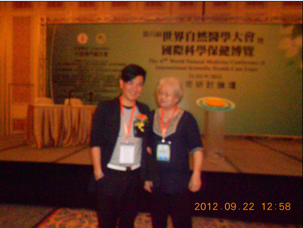 2012年在澳门参加学术会时与来自台湾的廖健康博士合影