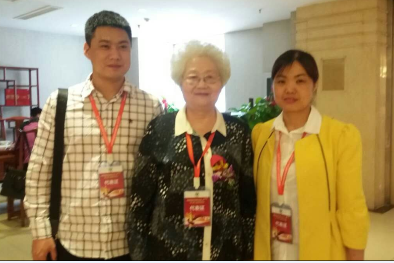 我和李哪等合影