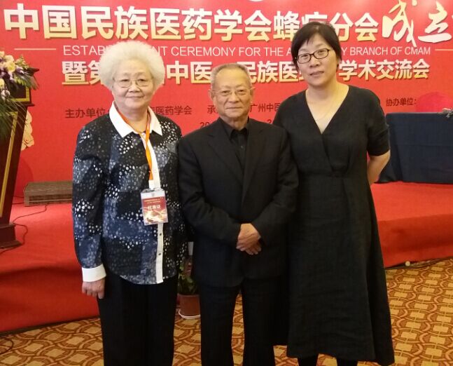 我和王孟林教授，安香珍主任合影