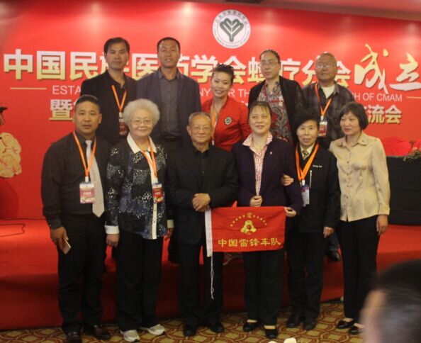 我和雷锋车队队长王凤进队长等合影