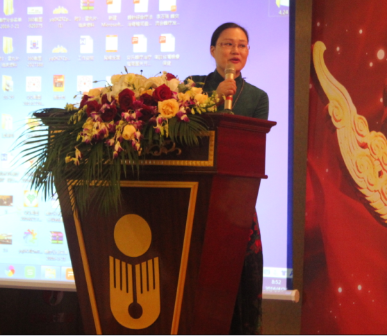 氏中医蜂疗门诊主任黄春黎 课题；蜂针为主的中医多发综合治疗强直性脊柱炎疗效探讨