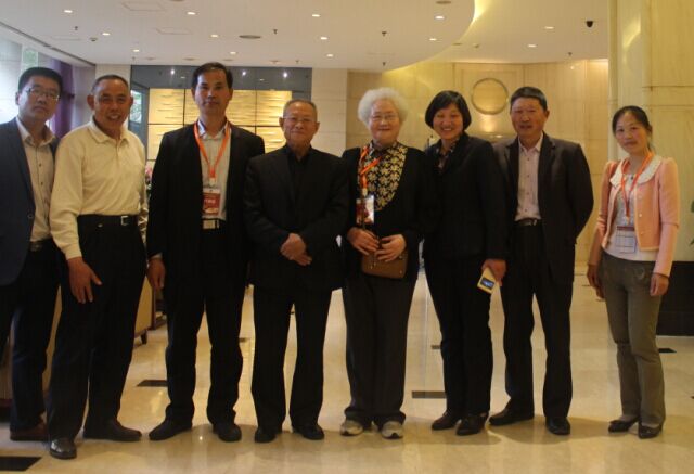 我和我的侄女陈美景与王孟林教授、方新连主任、李芳等合影