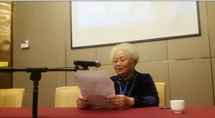 大连市星海蜂疗诊所所长 中国民族医药学会蜂疗分会专家委员会委员 陈伟先生女儿陈瑜讲话。