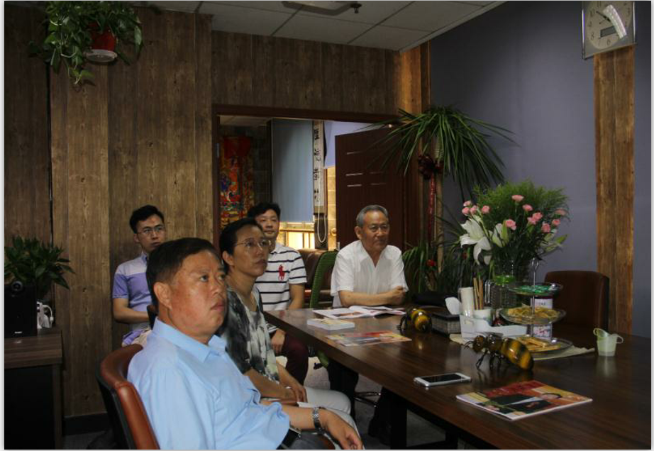 李振吉付主席考察工作指出39蜂疗网在互联网信息传播与蜜蜂医疗健康领域方面，做出来卓越的成绩。希望世界中联蜂疗专业委员会的成立得到39蜂疗网一如既往的专业㝉传支持，并且对蜂疗行业的蓬勃发展给予厚望。