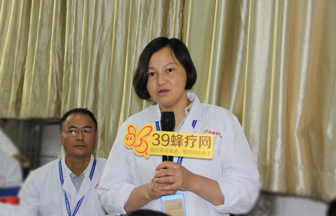 李小华同学在开学典礼上讲话